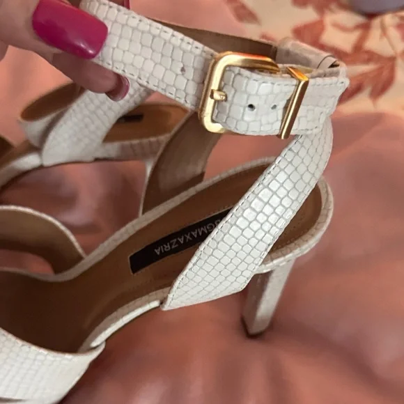 BCBGMaxAzria white Textured Women's Sandals - Picture 2 of 7